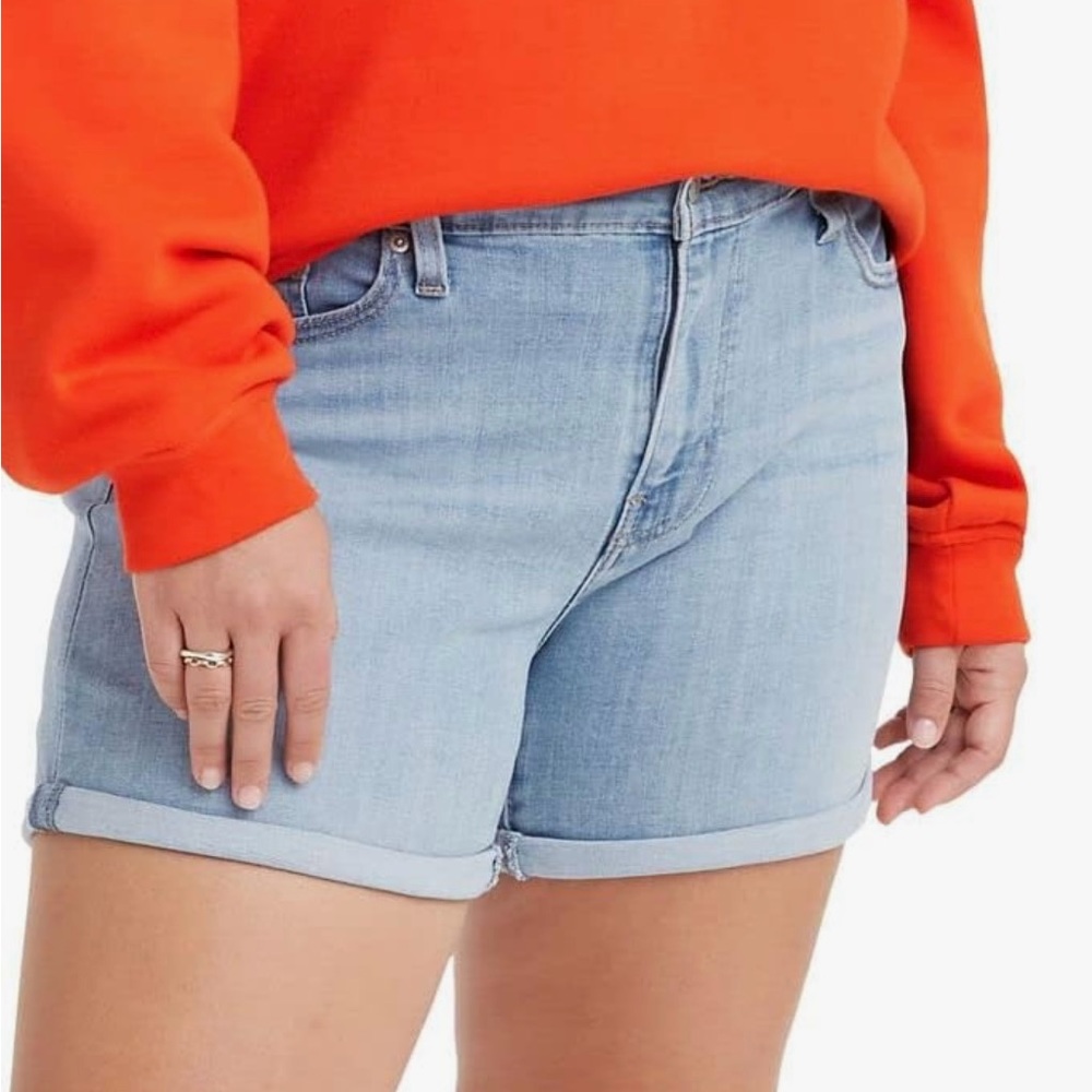 Women’s Levi’s size 27 mid length jean shorts